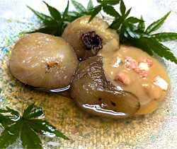 イチジクのゴマ味噌あんかけ